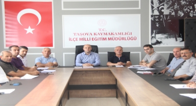 Taşova'da yeni eğitim öğretim dönemi değerlendirme toplantısı yapıldı