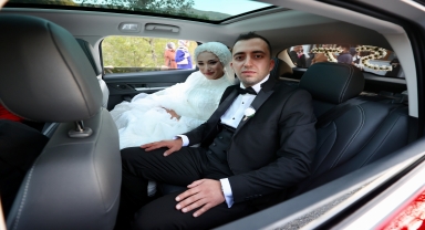 Togg'un gelin arabası olmasını isteyen genç çiftin hayali gerçekleşti