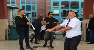 Tokat'a gelen üniversite öğrencilerine klarnet ve darbukalı karşılama programı
