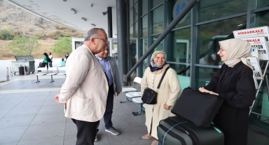 Amasya Üniversitesi Rektörü Turabi, öğrencileri otogarda karşıladı