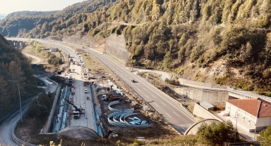 Anadolu Otoyolu'nun Bolu Dağı geçişindeki onarım çalışmalarının yarısı tamamlandı