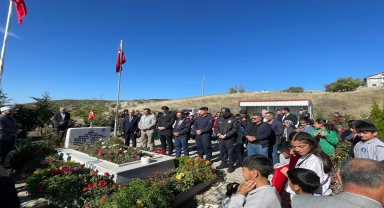 Artova Kaymakam Atam, şehit Onbaşı Fındık'ın mezarını ziyaret etti