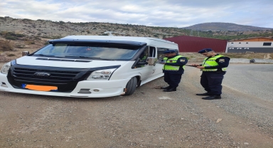 Artvin'de jandarma ekipleri okul servislerini denetliyor