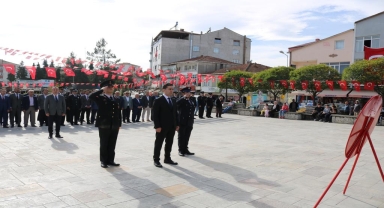Asarcık'ta çelenk töreni düzenlendi