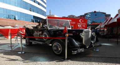 Atatürk'ün makam aracının benzeri Kastamonu'da sergilendi