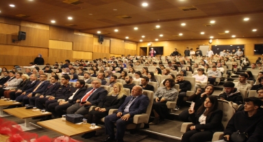 Ayancık'ta konferans ve müzik dinletisi düzenlendi