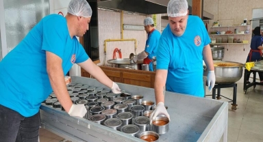Bafra Belediyesi Aşevi'nden 263 haneye sıcak yemek dağıtımı yapılıyor