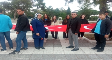 Bafra'da Cumhuriyet'in 100. yılı dolayısıyla şehitlik ziyaret edildi