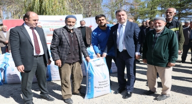 Bayburt'ta 330 ton sertifikalı buğday tohumu dağıtıldı