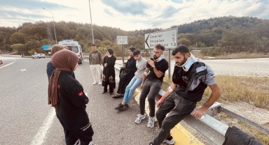 Bolu'da iki otomobilin çarpıştığı kazada 3 kişi yaralandı