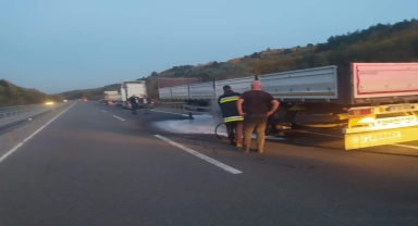Bolu'da tırın dorsesinde çıkan yangın büyümeden söndürüldü