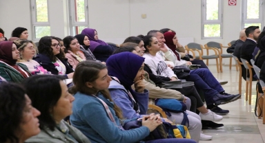 Bolu'da yenidoğan bölümünde çalışan sağlık personeline eğitim veriliyor