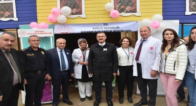 Boyabat'ta stant açılarak meme kanseriyle mücadeleye dikkat çekildi