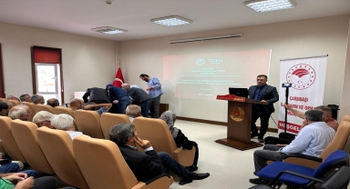 Çarşıbaşı'nda muhtarlara kahverengi kokarcayla mücadele yöntemleri anlatıldı