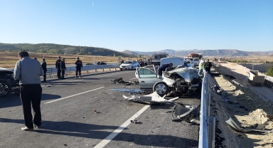 Çorum'da iki otomobilin çarpıştığı kazada 1 kişi öldü, 2 kişi yaralandı