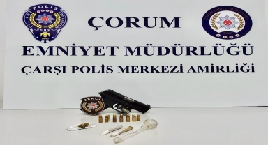 Çorum'da üzerinde ruhsatsız tabanca ve uyuşturucu bulunan zanlı yakalandı