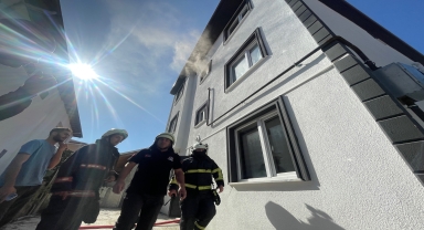 Düzce'de 3 katlı apartmanda çıkan yangın söndürüldü
