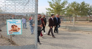 Erbaa'da öğrenciler hayvan barınağının duvarlarına resim çizdiler