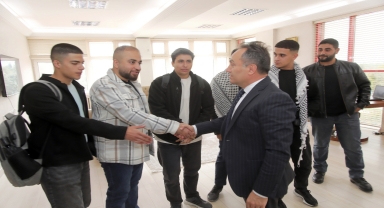 Filistinli öğrenciler TOGÜ Rektörü Yılmaz'ı ziyaret etti