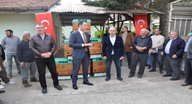 Gümüşhacıköy'de üreticilere arı kovanı dağıtıldı