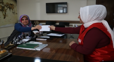 Kahramanmaraş'ta depremi yaşayan kadın, Fas'taki depremzedeler için seferber oldu
