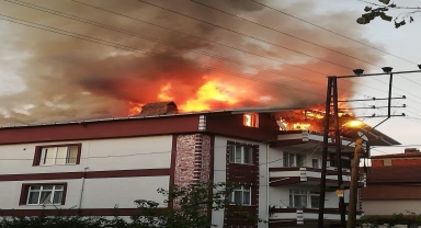 Karabük'te bir binanın çatı katında çıkan yangın söndürüldü