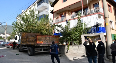 Karabük'te bir evden 2 kamyon çöp çıktı