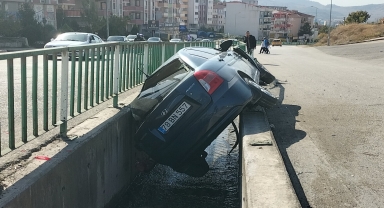 Karabük'te demir korkuluklara çarpan otomobilin sürücüsü yaralandı