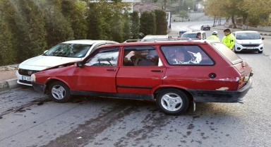 Karabük'te iki otomobilin çarpıştığı kazada 1 kişi yaralandı