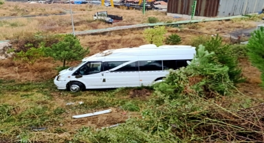Karabük'te şarampole devrilen minibüsün sürücüsü yaralandı
