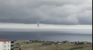 Karadeniz'de hortum oluştu
