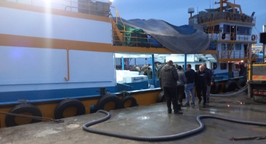 Kastamonu'da balıkçı teknesinde fenalaşan 2 kişi hastaneye kaldırıldı