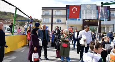 Ladik'te Cumhuriyet Bayramı dolayısıyla çelenk sunma törene düzenlendi