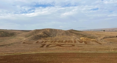 Merzifonlu çiftçi tarlasına traktörle