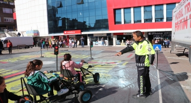 Mobil trafik eğitim tırı ile Havza'da çocuklara eğitim verildi