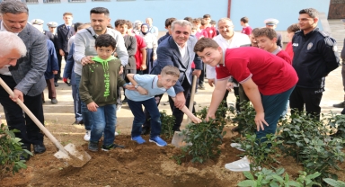 Of'ta Cumhuriyet'in 100. yılı anısına 100 çay fidesi dikildi