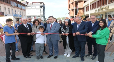 Of'ta Cumhuriyet'in 100. yılına özel resim sergisi açıldı