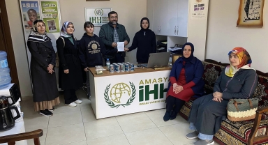 Öğrenciler kumbaralarda biriktirdikleri parayı Filistin'e bağışladı