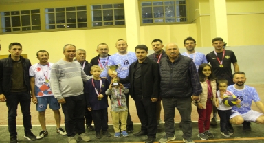 Oğuzlar 100. Yıl Voleybol Turnuvası'nda Esnafspor şampiyon oldu