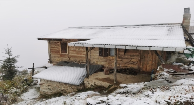 Rize'nin yüksek kesimlerine kar yağdı