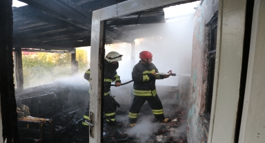 Samsun'da çıkan yangında iki ev kullanılamaz hale geldi