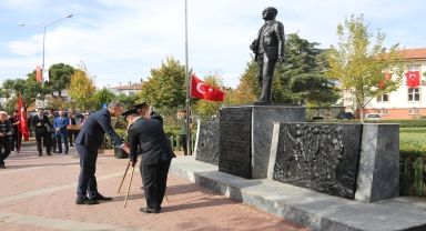 Taşova'da çelenk sunma programı düzenlendi