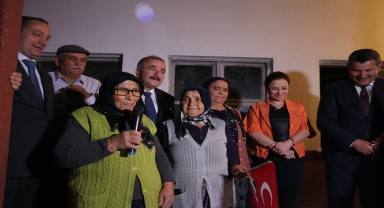 Tokat Valisi Hatipoğlu, Cumhuriyet Bayramı'nı şiirle kutlayan kadınları ziyaret etti