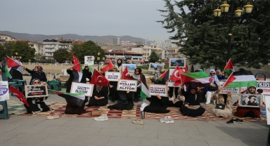 Tokatlı kadınlar Filistin'e destek için oturma eylemi gerçekleştirdi