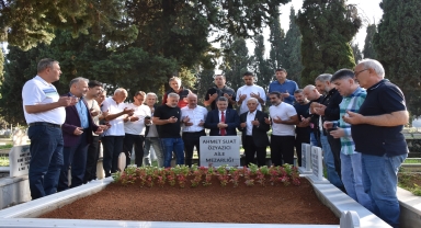 Trabzonsporlu eski futbolcular, Özyazıcı'nın kabrini ziyaret etti
