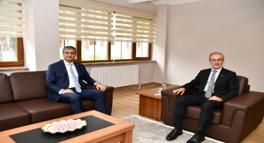Vali Yavuz'dan KARDEMİR Yönetim Kurulu Başkanı Demir'e ziyaret