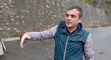 Zonguldak'ta yamaçtan düşen kayalar kamyonete isabet etti