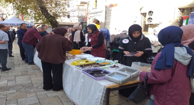 Alaplı'da Filistinliler yararına kermes düzenlendi