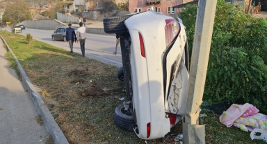 Amasya'da devrilen otomobildeki 4 kişi yaralandı