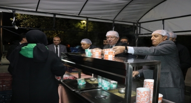 Amasya’da vize haftasında üniversite öğrencilerine ücretsiz çorba dağıtıldı